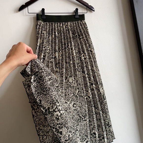 Green & Cream Midi Skirt - Picture 2 of 4